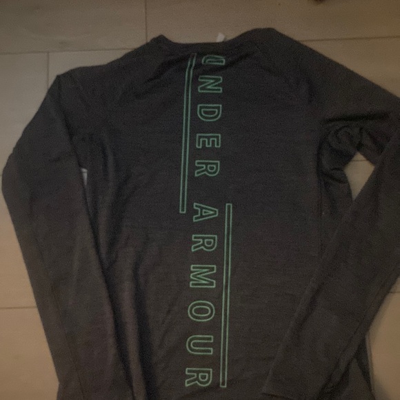 Under armor shirt - Picture 2 of 2